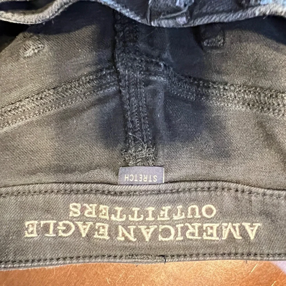 1078 | American Eagle Vintage Hi-Rise‎ Festival Distressed Denim Shorts Black 6